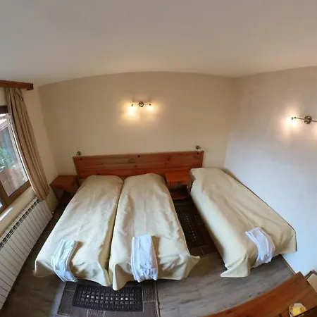Hotel Kadeva House - Pajoko 3*