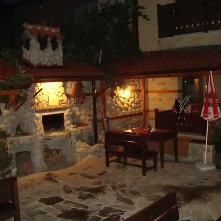 Хотел Kadeva House - Pajoko