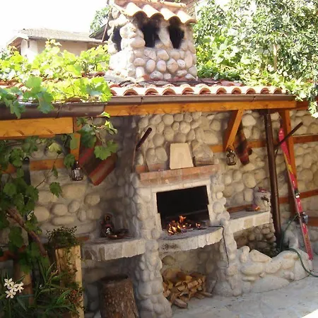 Хотел Kadeva House - Pajoko