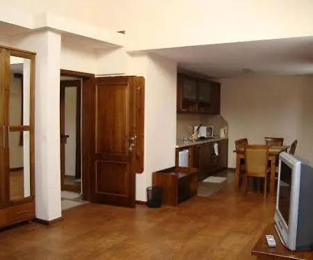 Kadeva House - Pajoko Хотел 3*